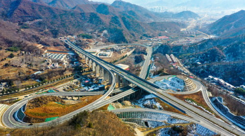 栾卢高速公路项目正式通车