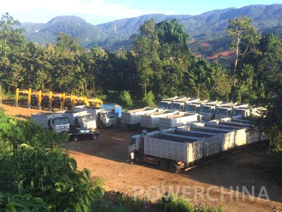 公司印尼TAS镍矿开采项目首批施工设备进场