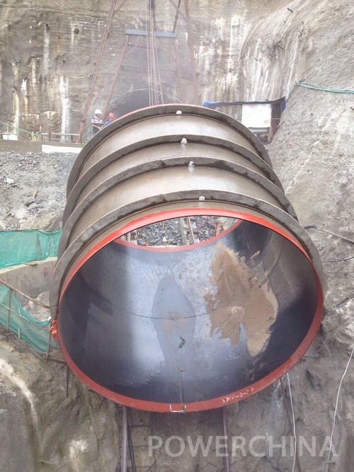 老挝南椰2水电站一号斜井进入压力钢管安装阶段