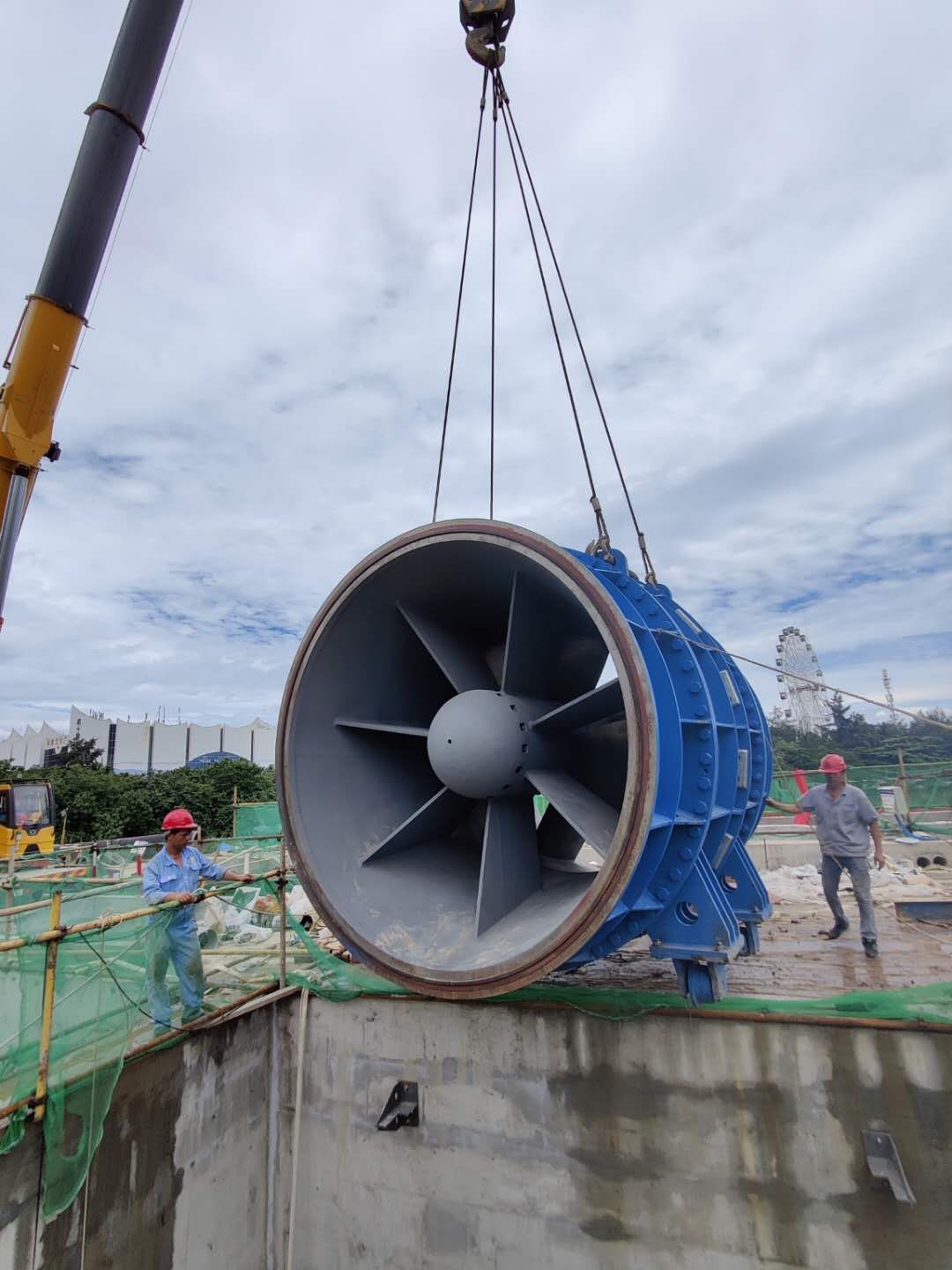 三分局龙昆沟北雨水排涝泵站项目1,2号水泵机组顺利安装完成