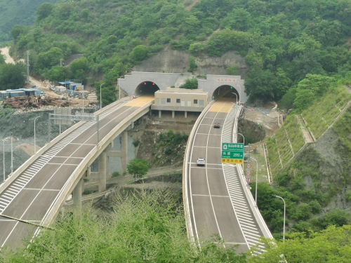 建（个）元高速公路项目全线通车运营